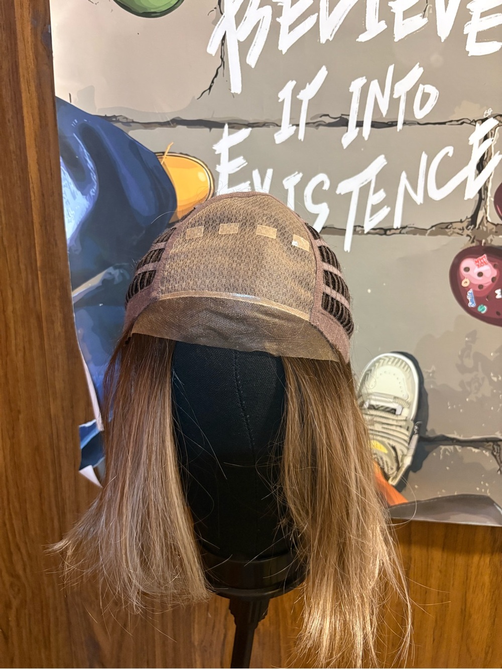 Short Layered Women's Wig in Light Brown with Blonde Highlights - Picture 10 of 11